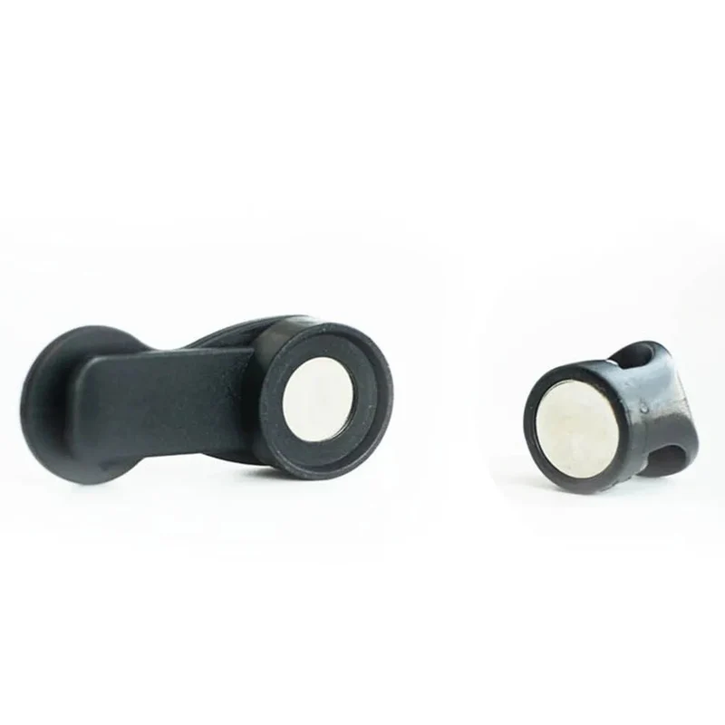 Clip magnétique pour poche à eau "Good Outdoor - Bladder Clip"