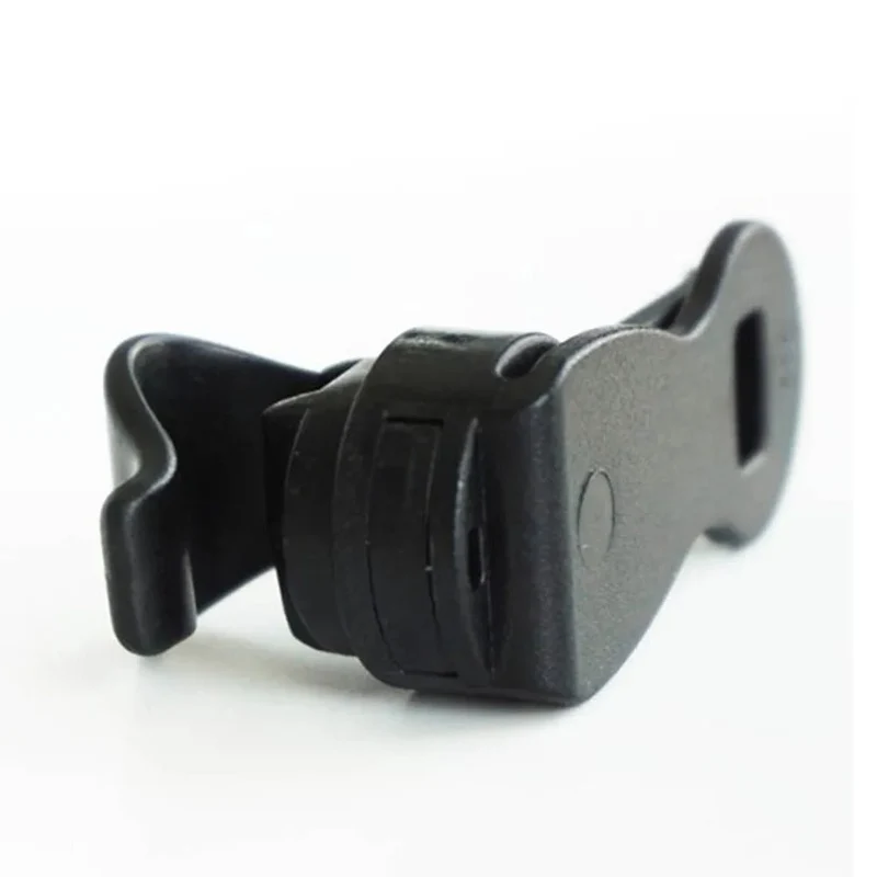 Clip magnétique pour poche à eau "Good Outdoor - Bladder Clip"