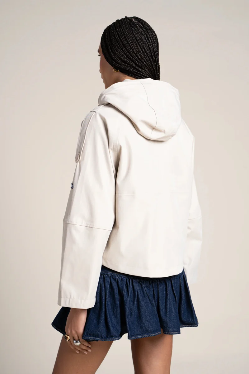 Tuileries - Trenchcoat Court