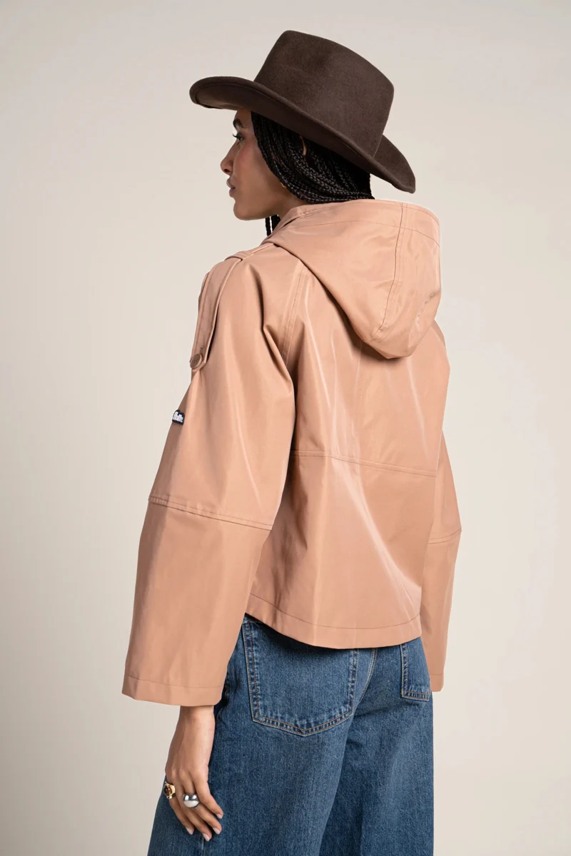 Tuileries - Trenchcoat Court