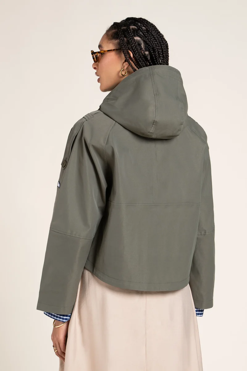 Tuileries - Trenchcoat Court