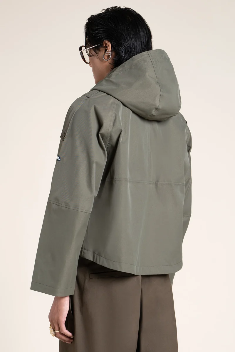 Tuileries - Trenchcoat Court