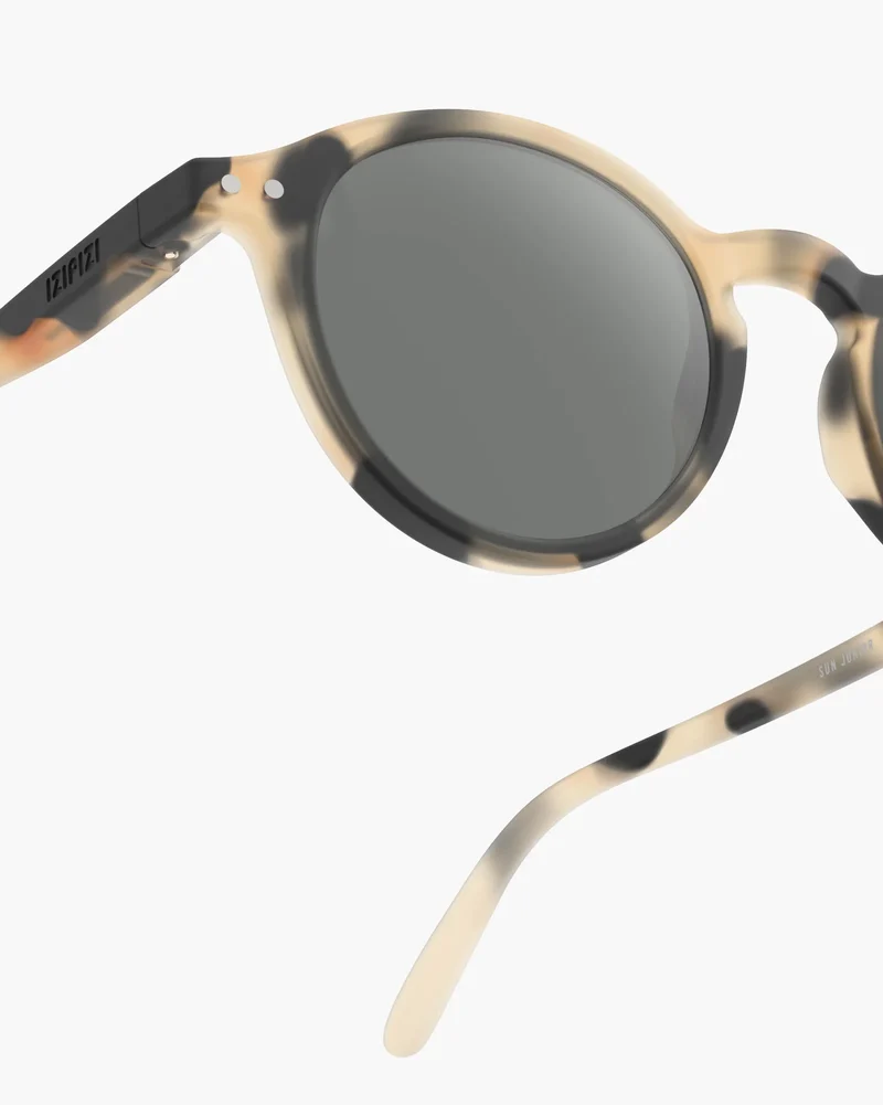 Lunettes de soleil enfant ‘#d’ Light Tortoise 7-11 ans | IZIPIZI