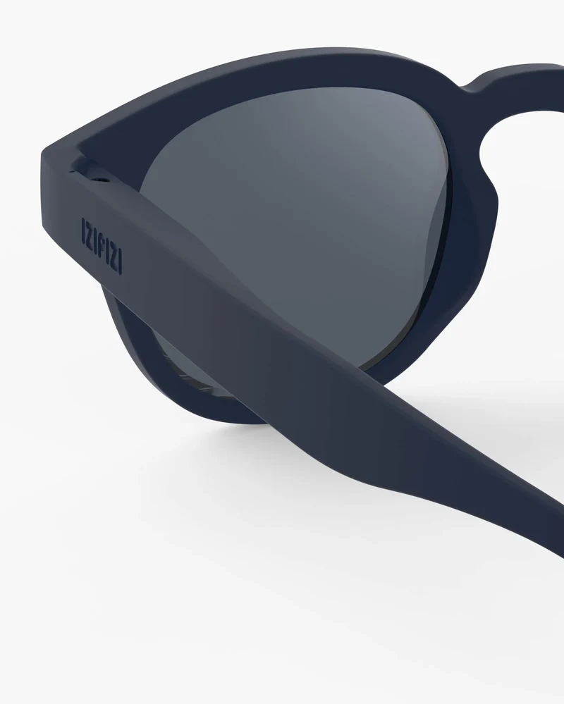 Lunettes de soleil enfant ‘#c’ Navy Blue 5-7 ans | IZIPIZI