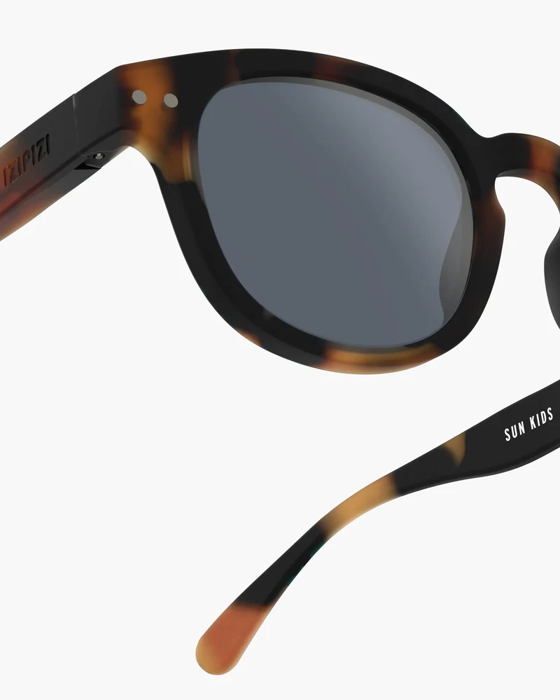 Lunettes de soleil enfant ‘#c’ Tortoise 7-11 ans | IZIPIZI